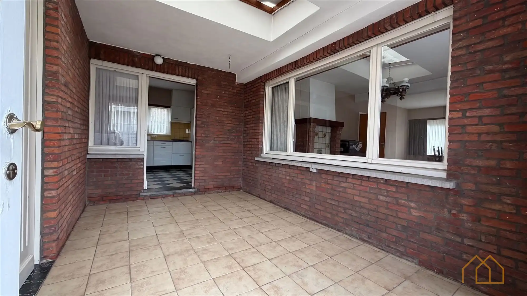 Vrijstaande woning met 3 slk en tuin foto 2