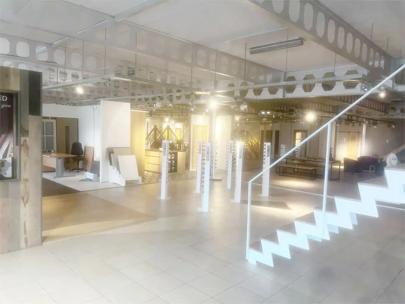 UNIEKE COMMERCIËLE LOCATIE 1.100 M2 MET PARKING foto 6