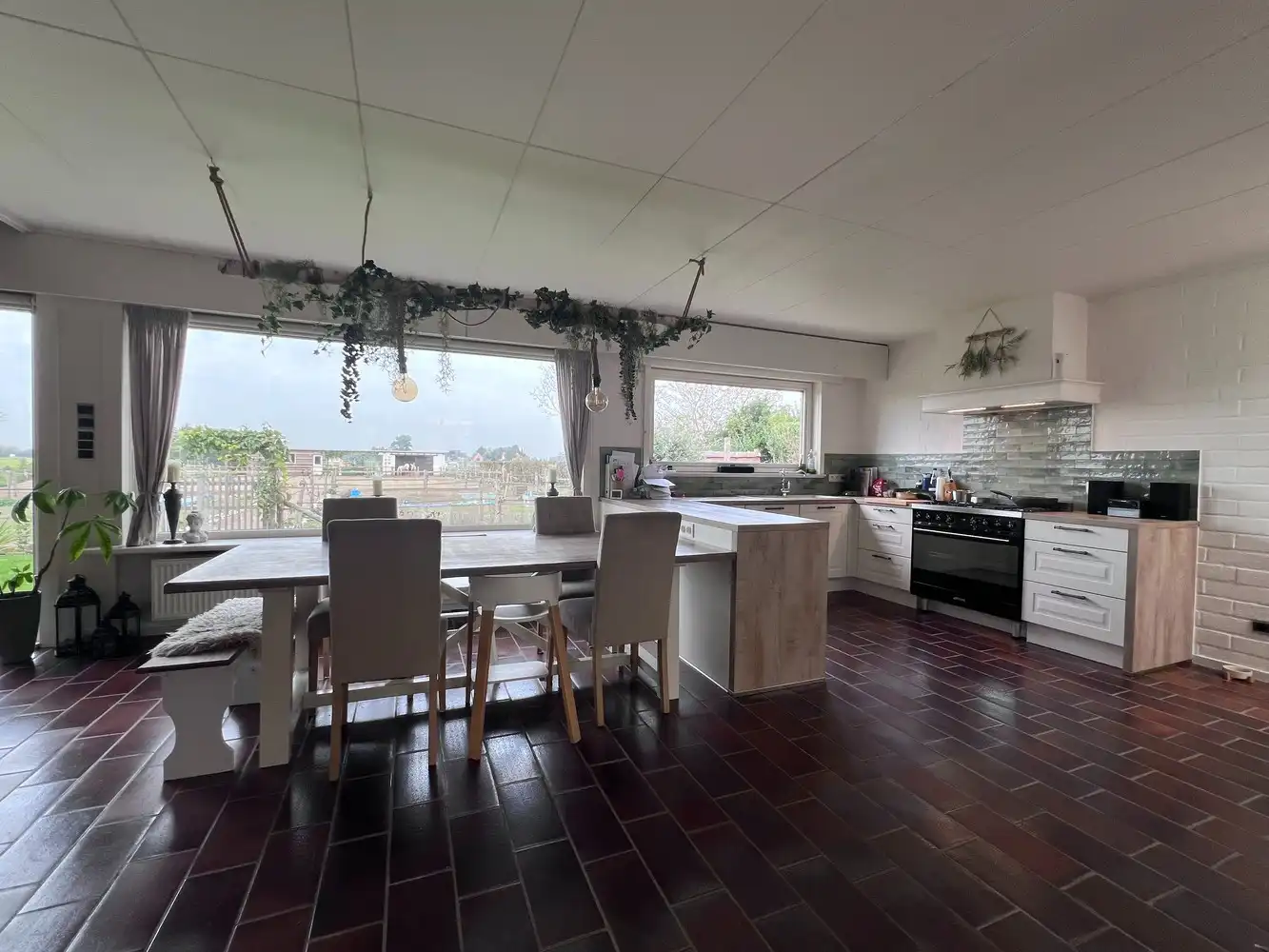 Landelijk gelegen woning met 4 slaapkamers en weide. foto 3