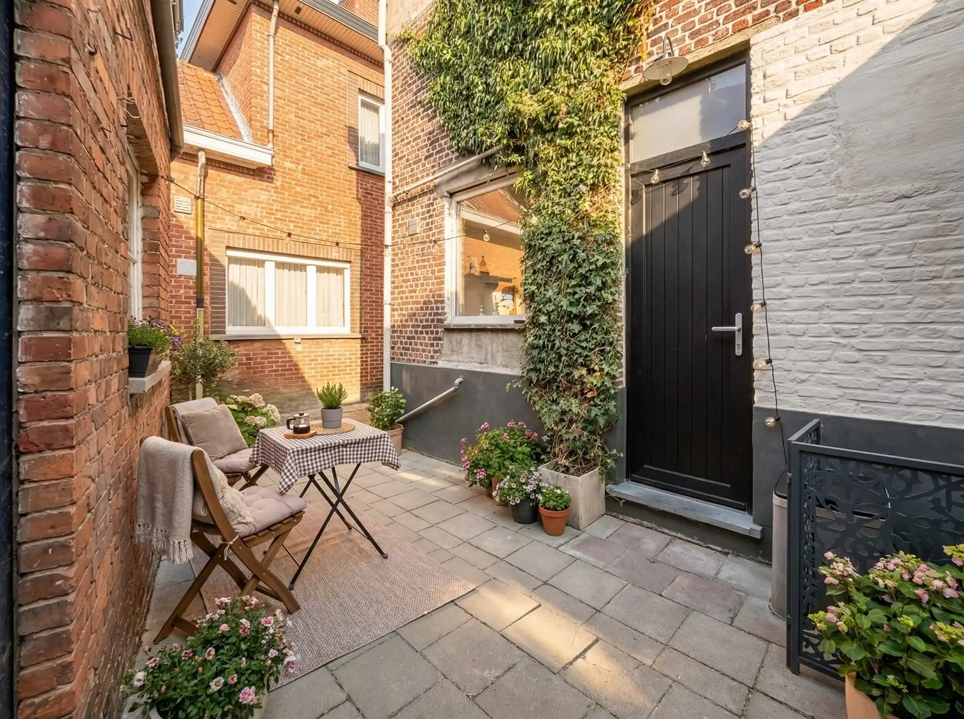Gezeligge woning met 2 slaapkamers, volledig vernieuwd! foto 3