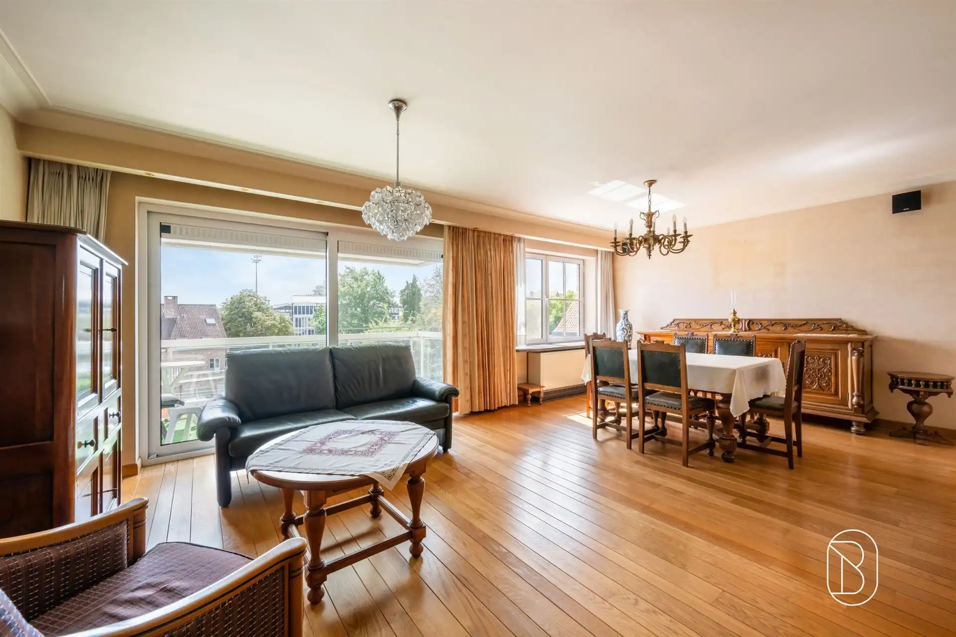 Lichtrijk appartement met 2 SLK en terras op een topligging foto 3