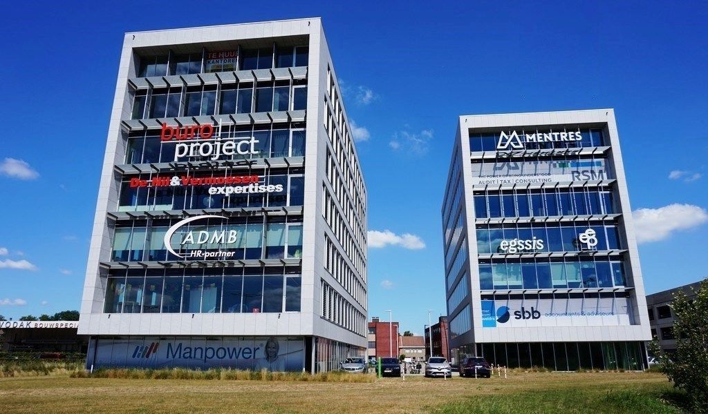 Instapklare kantoorruimte te huur langs E40 in Aalst foto {{pictureIndex}}