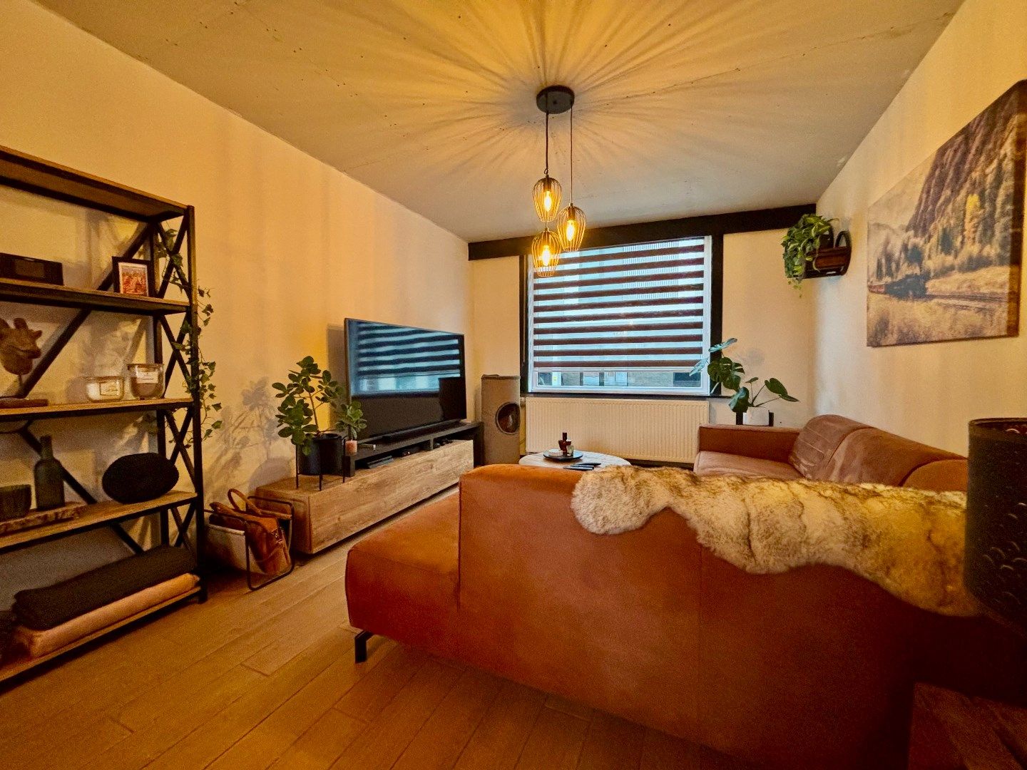 GOED ONDERHOUDEN WONING MET 3SLPK, PRACHTIGE BADKAMER EN GOED ONDERHOUDEN TUIN foto 3