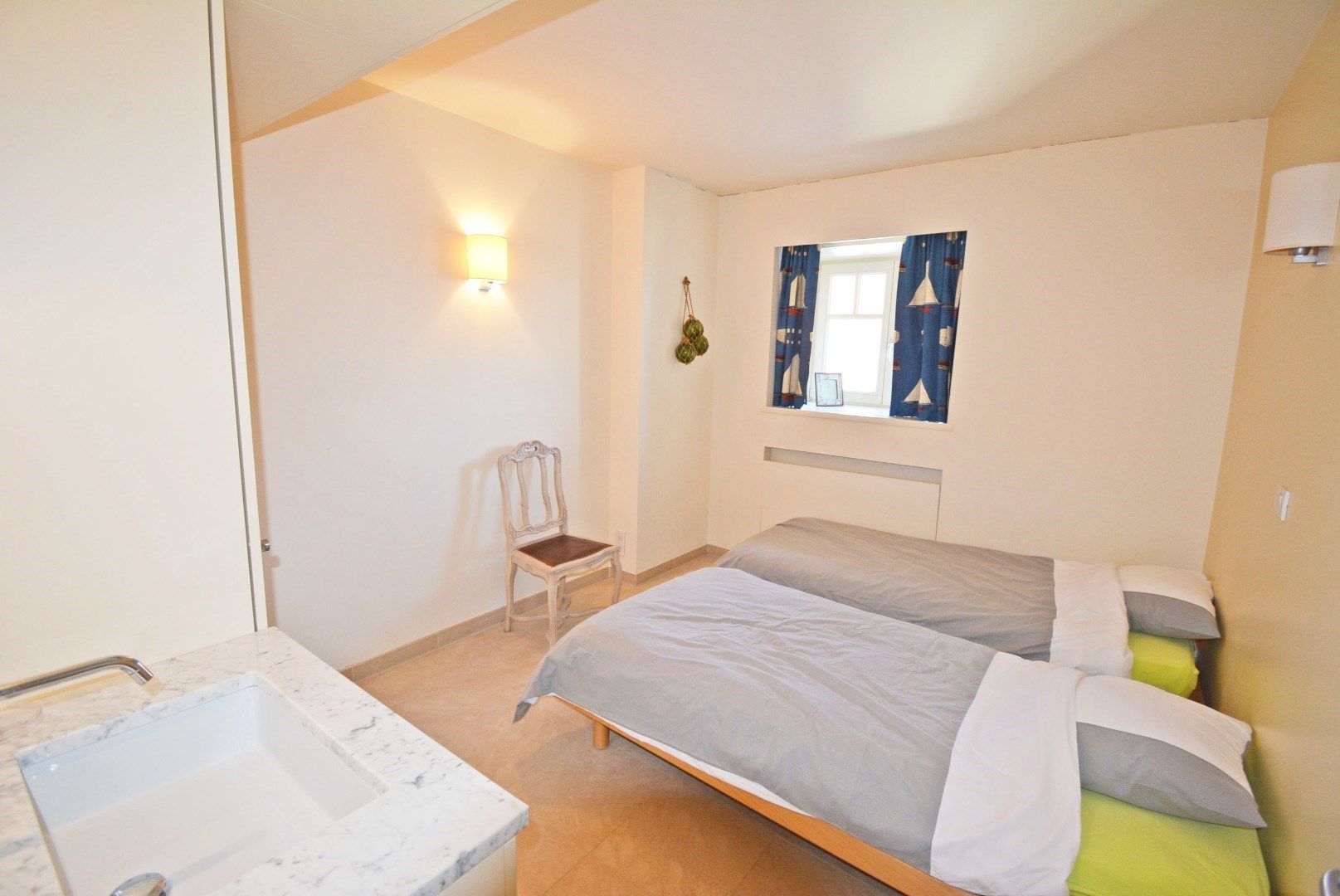 Stijlvol appartement met 4 gevels op een volledige 2e verdieping met lift in Duinbergen op 100m van de zee met zeezicht en inpandige garage foto 17