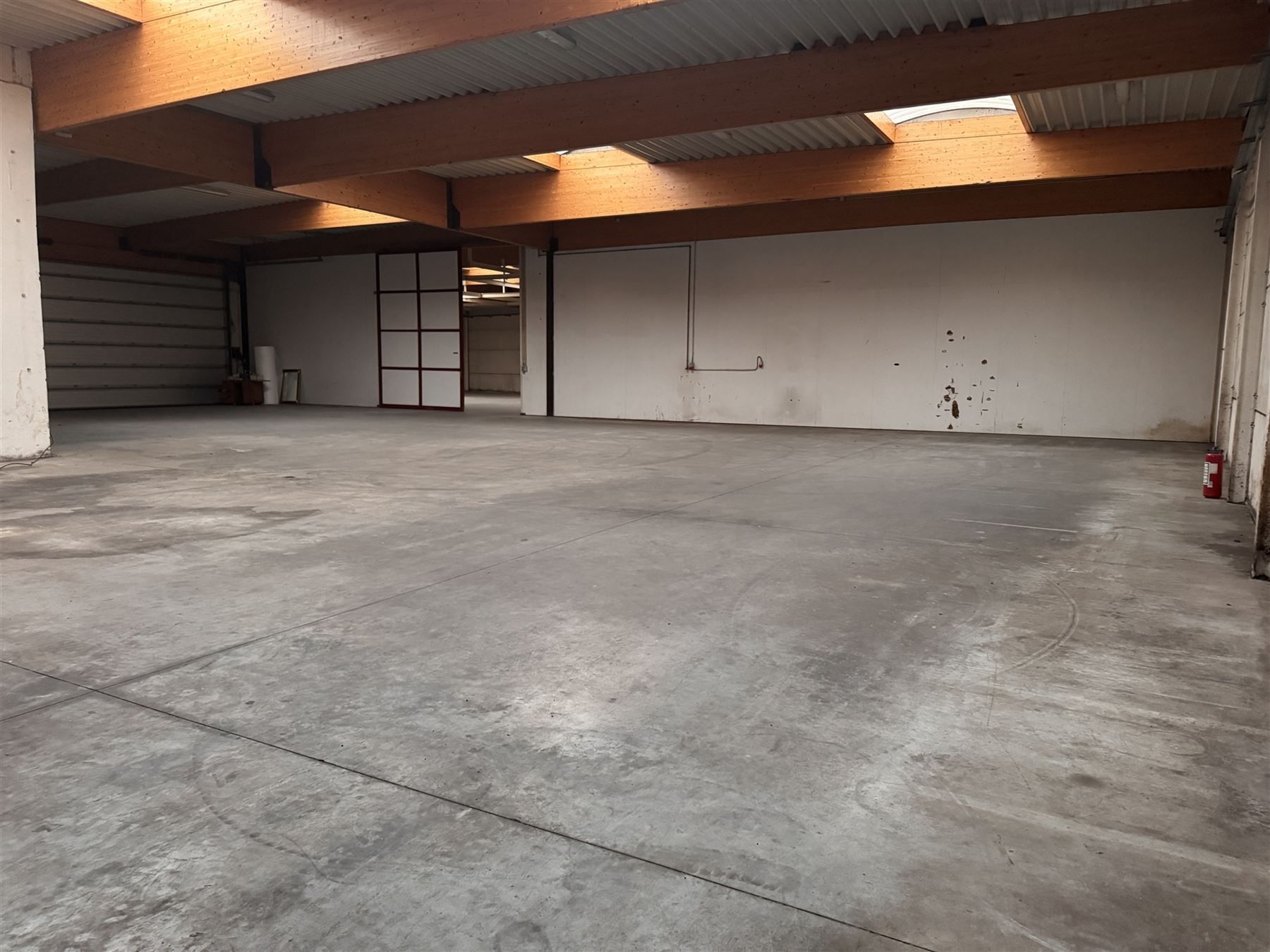 Multifuncitonele loods te huur - 1725m² foto {{pictureIndex}}