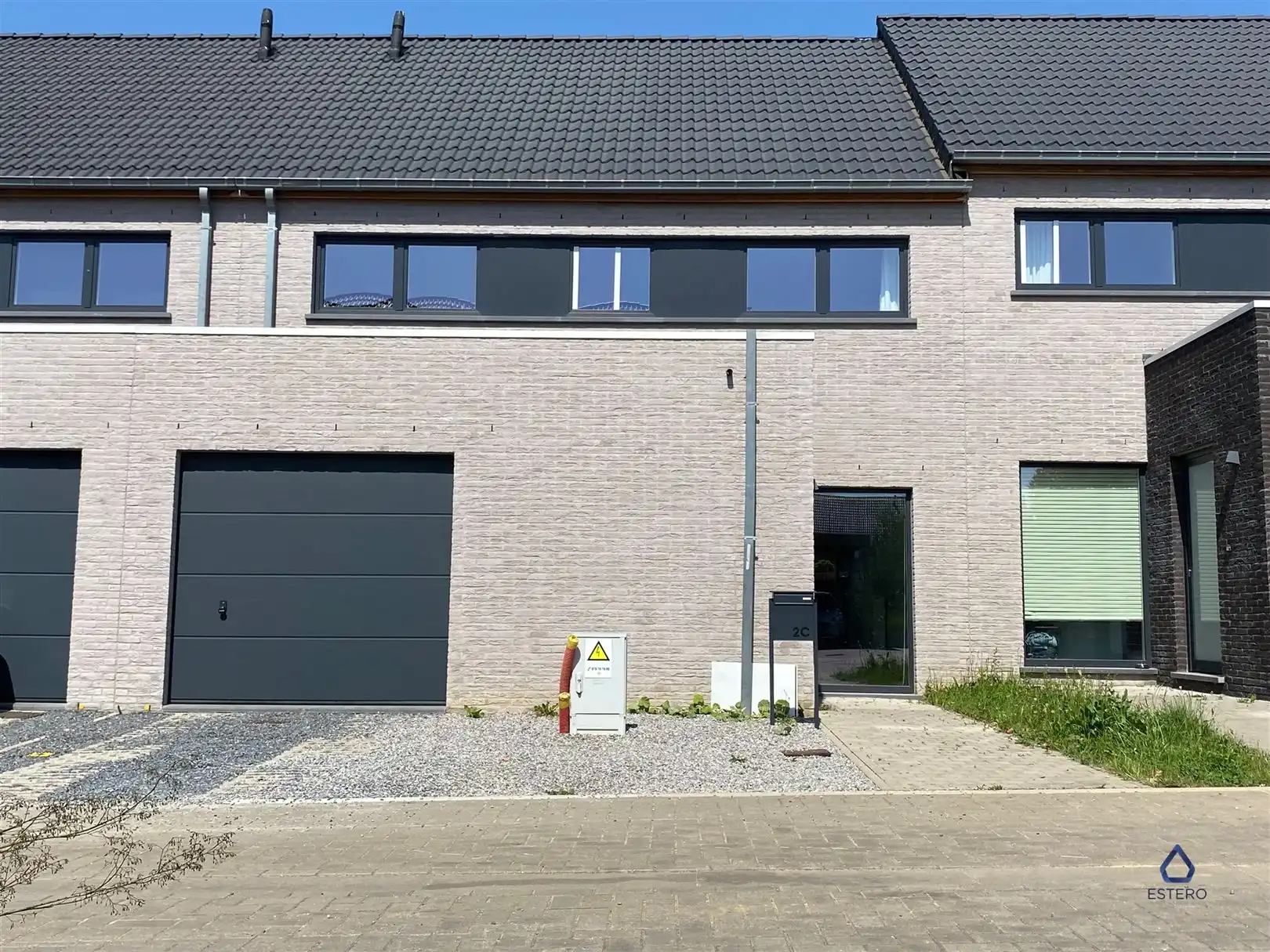 Moderne woning met met 4 slaapkamers foto {{pictureIndex}}