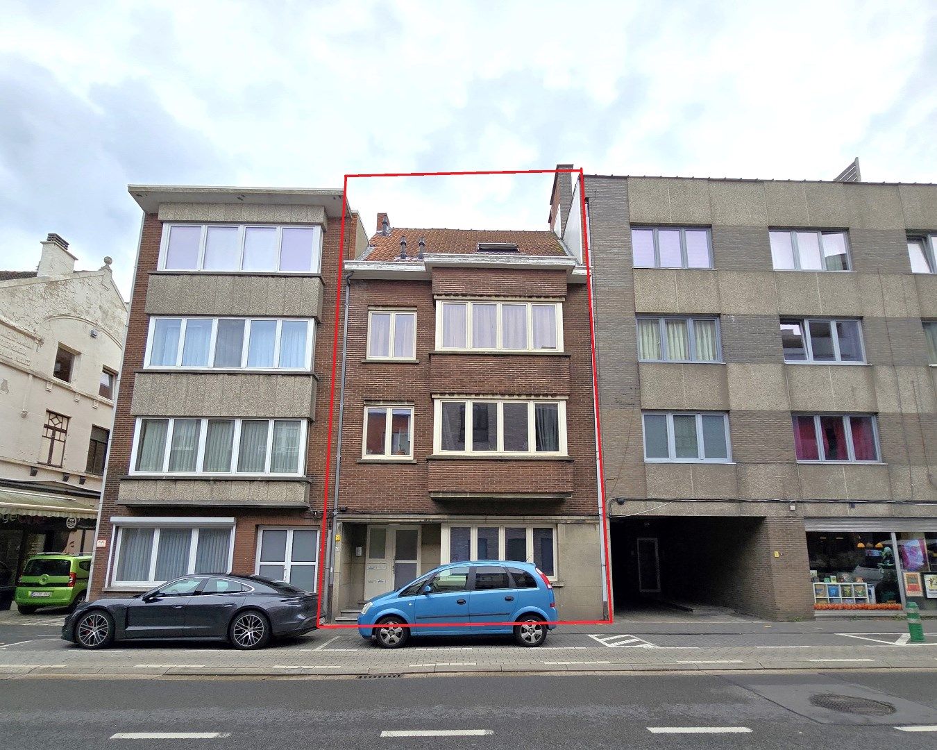 Opbrengsteigendom bestaande uit 4 appartementen, binnen grote ring foto 1