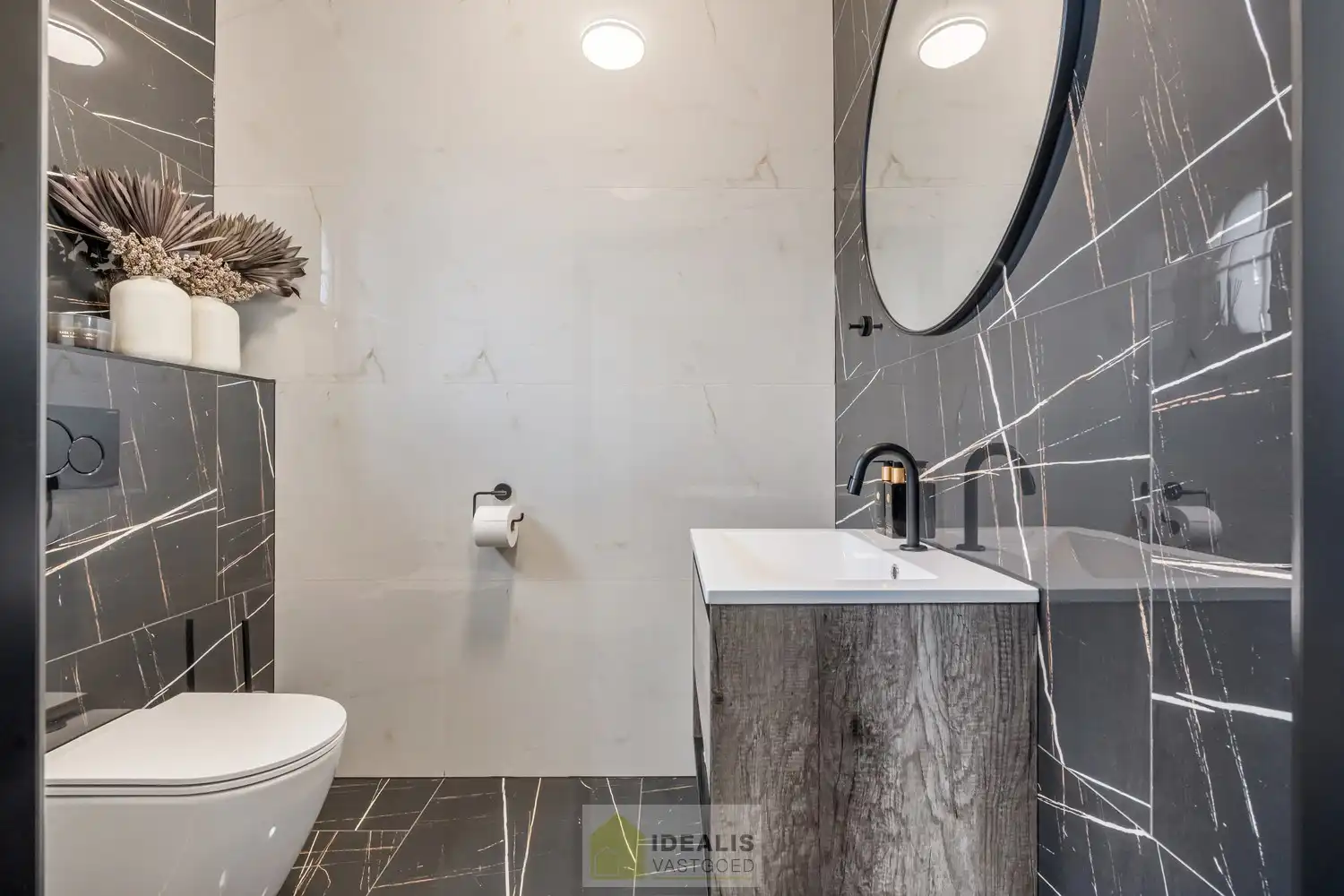 EEN BIJZONDER RIANTE WONING VAN MAAR LIEFST 302M² WOONOPPERVLAKTE OP EEN KNAP PERCEEL VAN 5A 90CA. foto 12