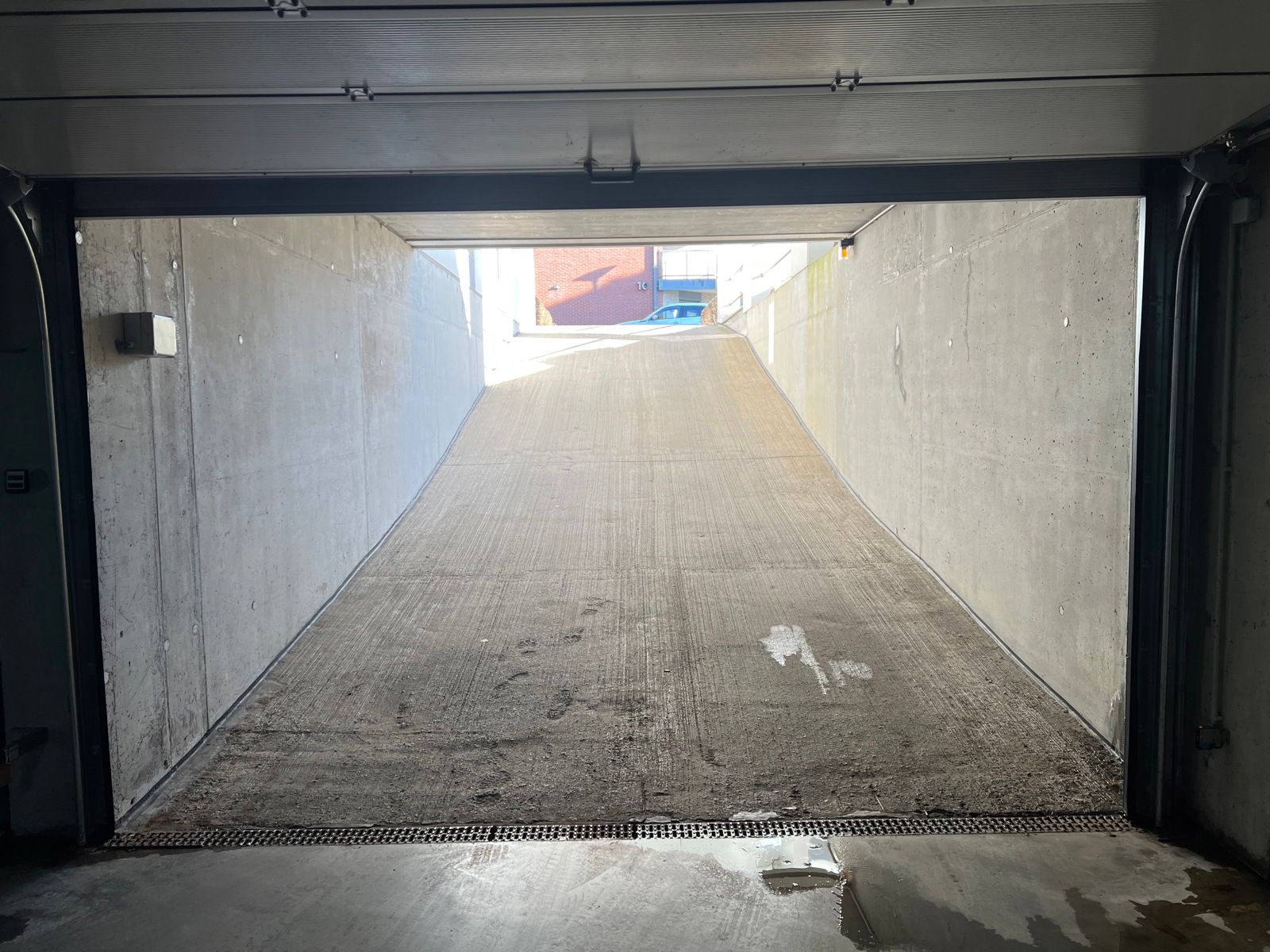 ONDERGRONDSE AUTOSTAANPLAATS TE HUUR IN CENTRUM WOLVERTEM! foto 4