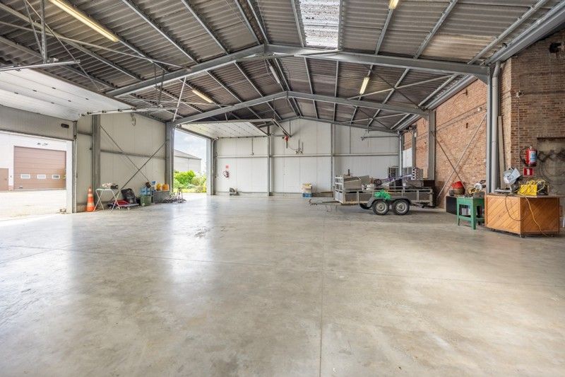Woning, open bebouwing met naastliggende, grote loods op 18are foto 3