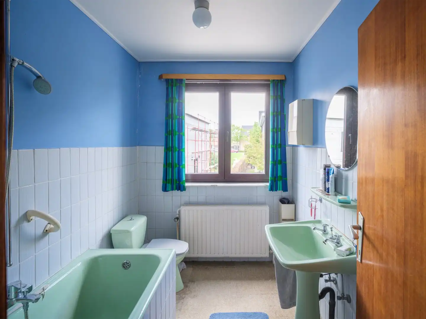 Rustig gelegen, halfopen woning met renovatiepotentieel foto 12