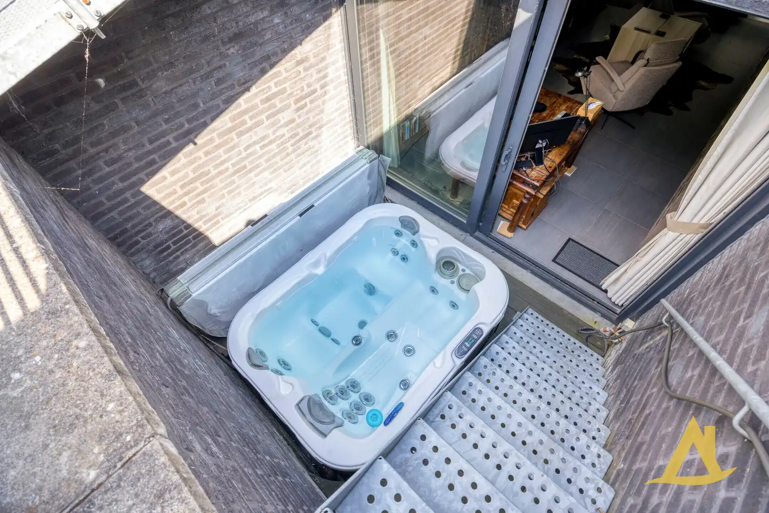 DESIGN STADSWONING MET 3 SLAAPKAMERS, TUIN EN JACUZZI IN HET HARTJE VAN DIEST foto 8