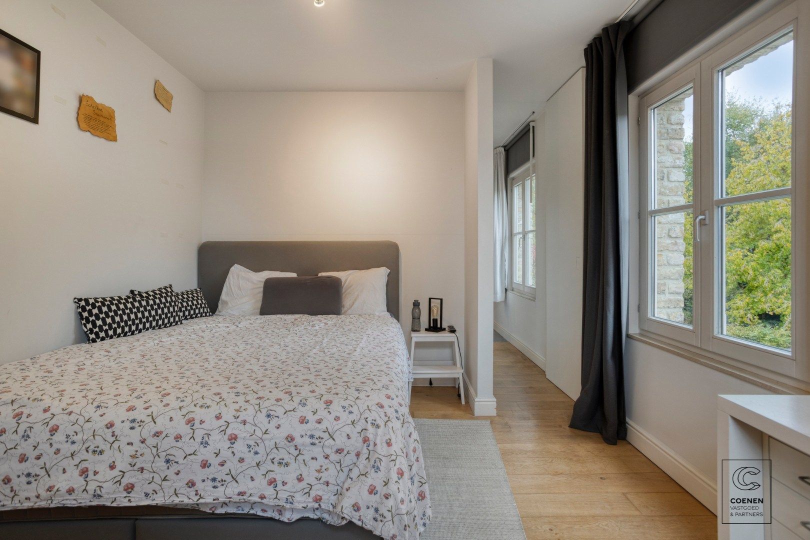 Prachtige woning met een bew. opp. van 302 m², 6 slpk, 3 bk en prachtige tuin met zwembad  foto 18