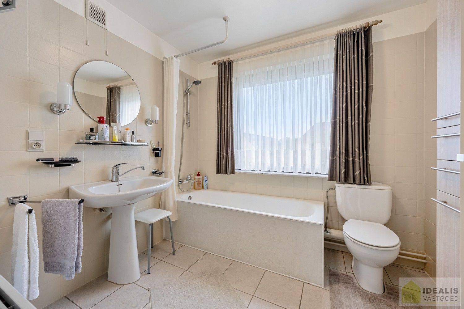 IDEALIS VASTGOED - INSTAPKLARE GEZINSWONING OP EEN RUSTIG PERCEEL VAN 12A 46CA MET 3 KNAPPE SLAAPKAMERS foto 19