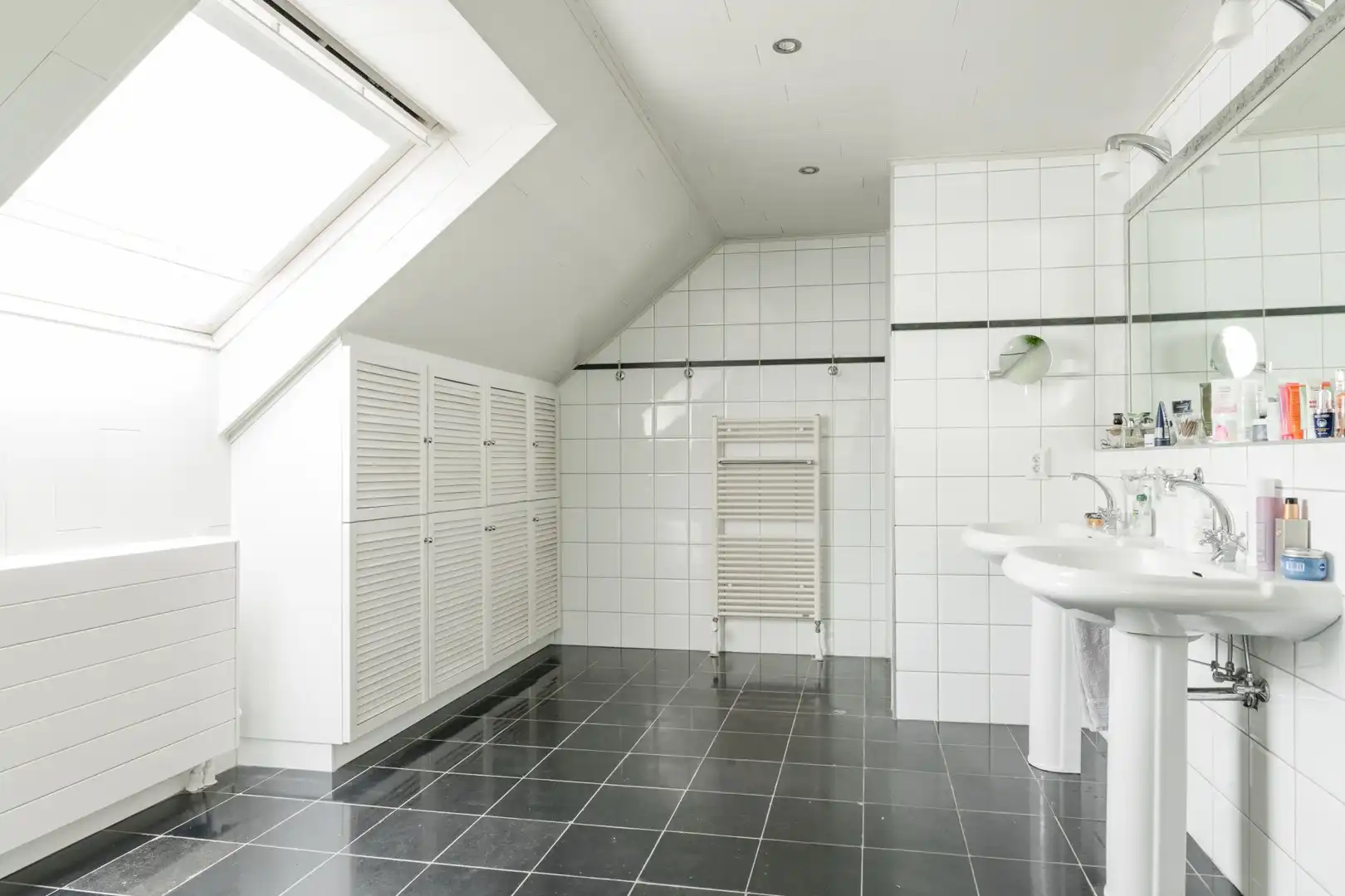 Charmante & sfeervolle, instapklare, energiecorrecte (EPC B) villa-landhuis met 6 slaapkamers, 3 badkamers, bureau én dubbele garage. foto 43