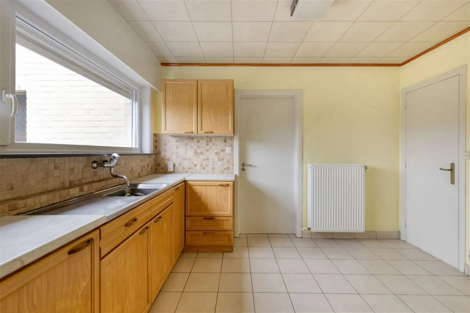 Statige te renoveren woning in deelgemeente Eine foto 6