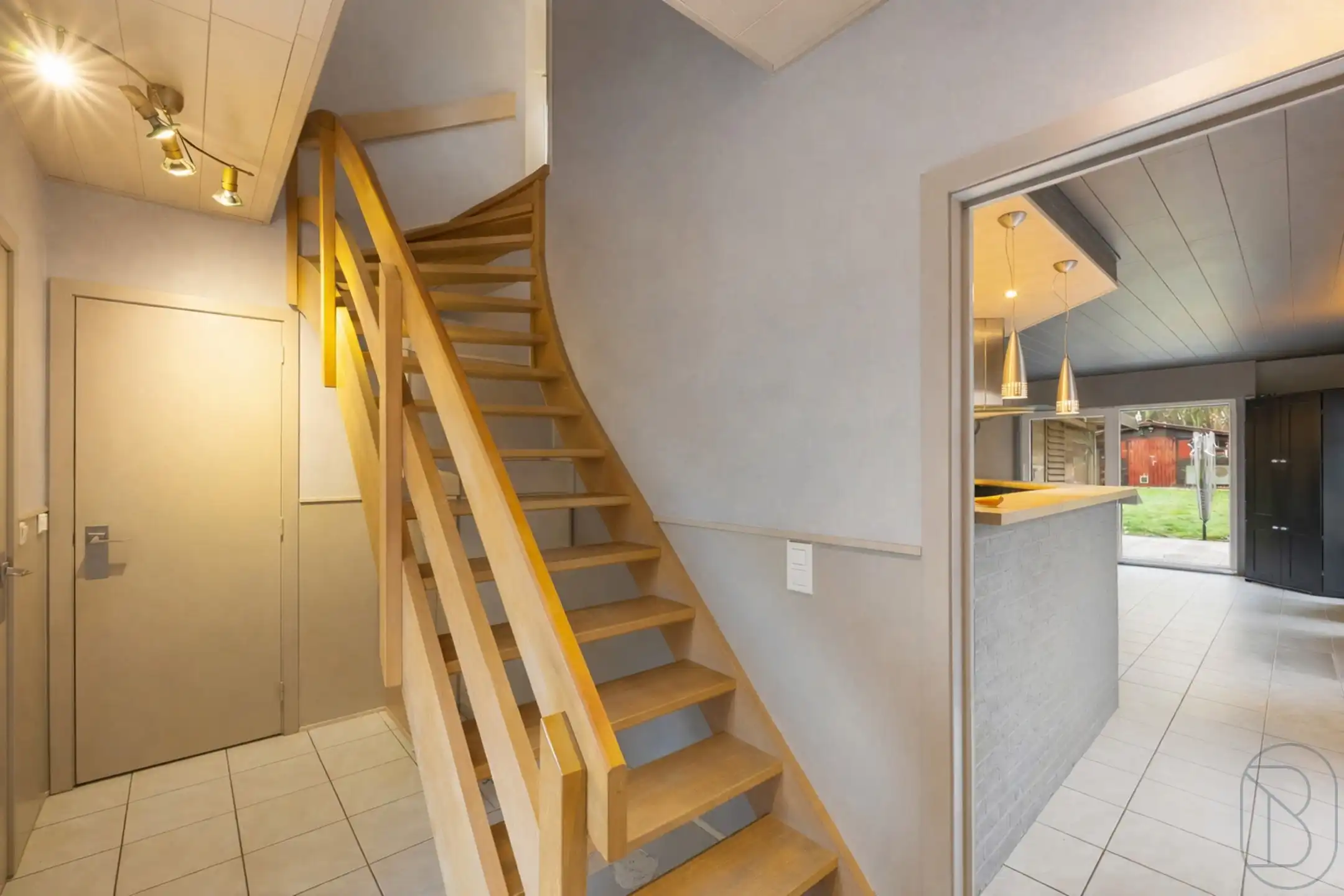 Instapklare HOB met 3 slk garage en tuin in Marke foto 11