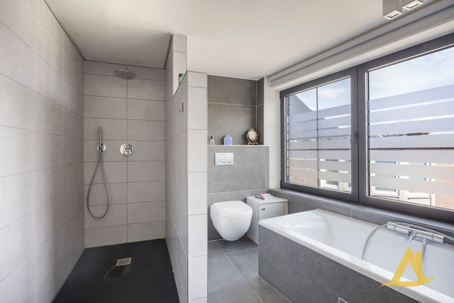 DESIGN STADSWONING MET 3 SLAAPKAMERS, TUIN EN JACUZZI IN HET HARTJE VAN DIEST foto 30