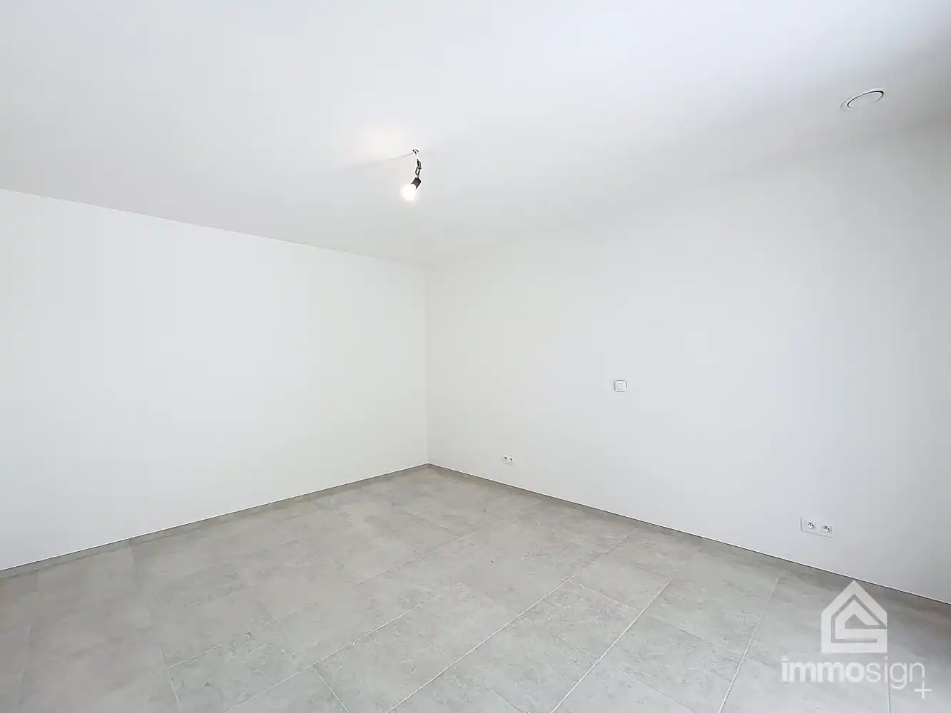 Instapklaar penthouse met 2 slaapkamers, ruim terras, 2 parkeerplaatsen en berging te Kinrooi foto 17