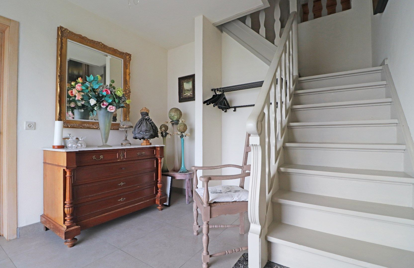 Gerenoveerde woning op 818 m² foto 2