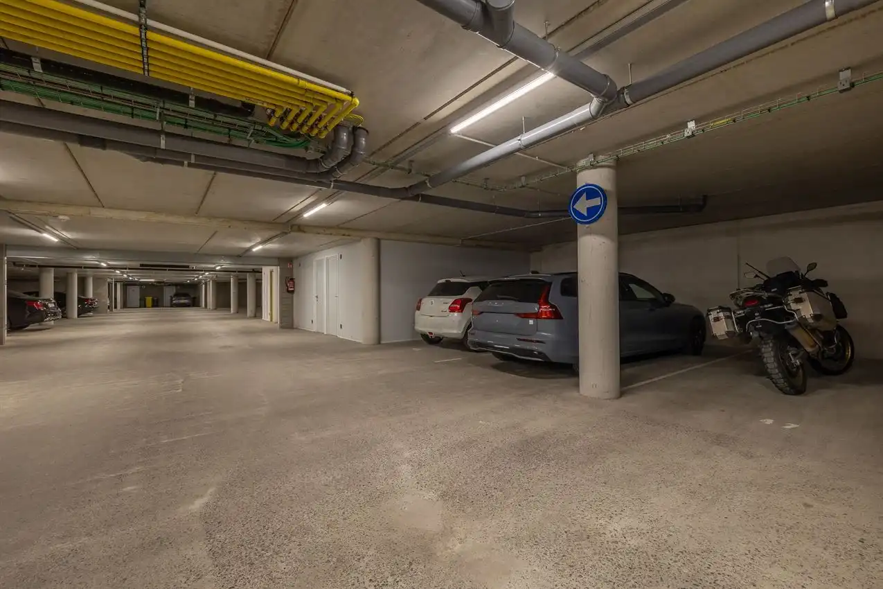 Ruime, zonnige penthouse met 2 slpk. en 2 ondergrondse autostaanplaatsen foto 23