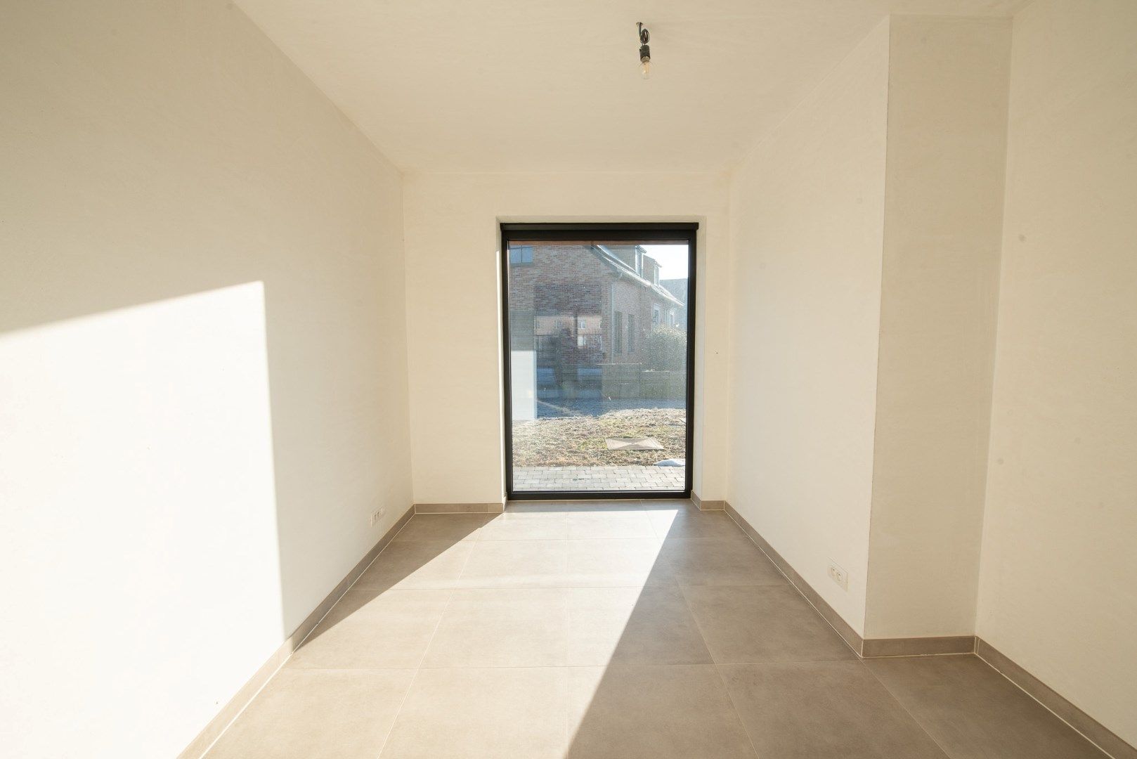 Knappe NIEUWBOUW woning met 3 slaapkamers en leuke tuin op topligging te koop te Olsene!  foto 6