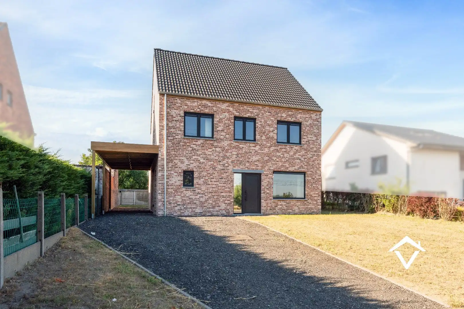 Ruime, energiezuinige gezinswoning met 6 slaapkamers, carport en zuidgerichte tuin foto {{pictureIndex}}
