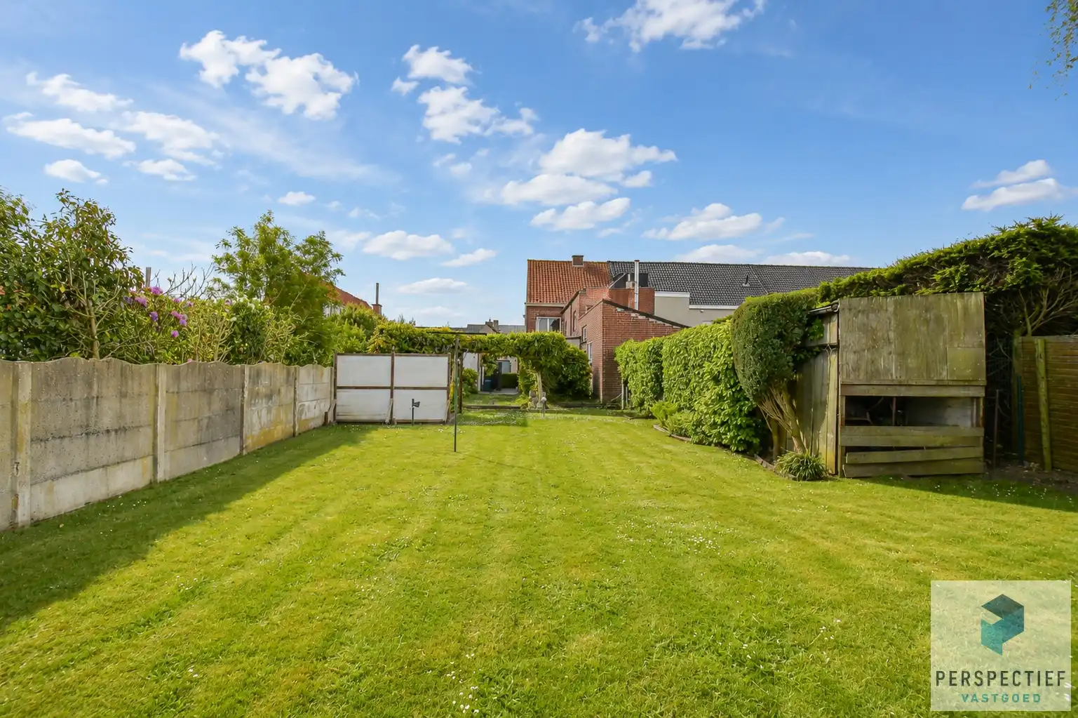 Hoofdfoto van de publicatie: Rustig en centraal gelegen woning met landelijk uitzicht, grote garage en tuin