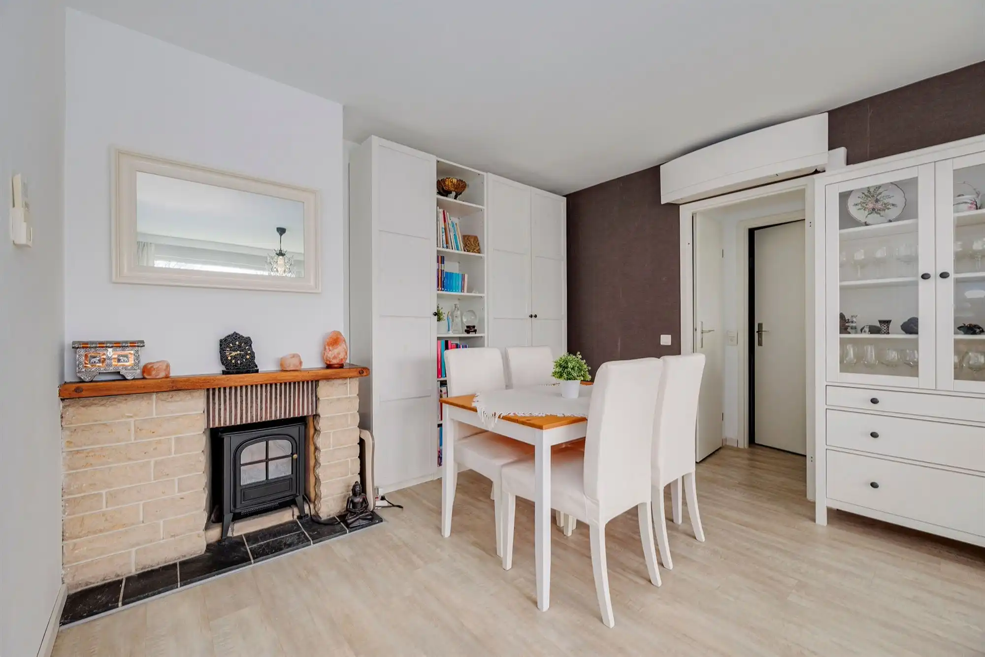 Gerenoveerd 1-slaapappartement met terras te Edegem foto 4