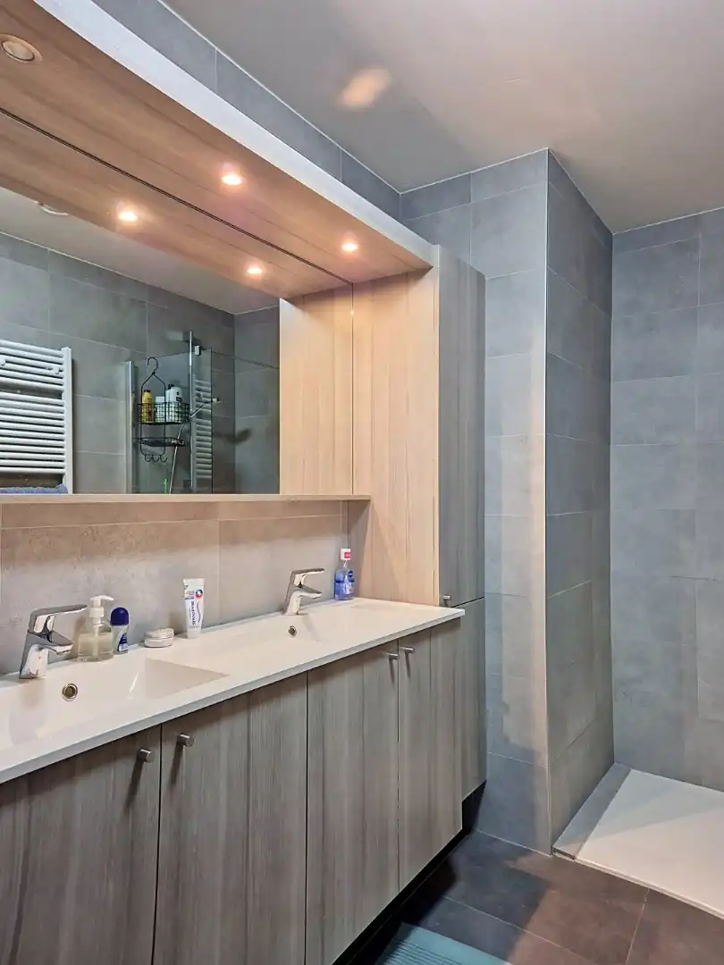 Modern appartement met 2 slaapkamer, terras en garage in Ursel foto 8