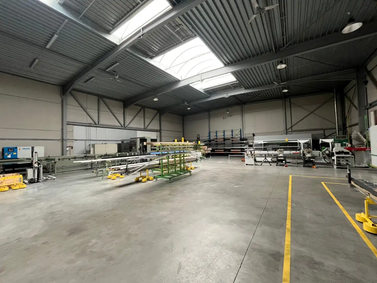 Een welgelegen bedrijfspand (KMO - industrie) van 2.815m² foto 13