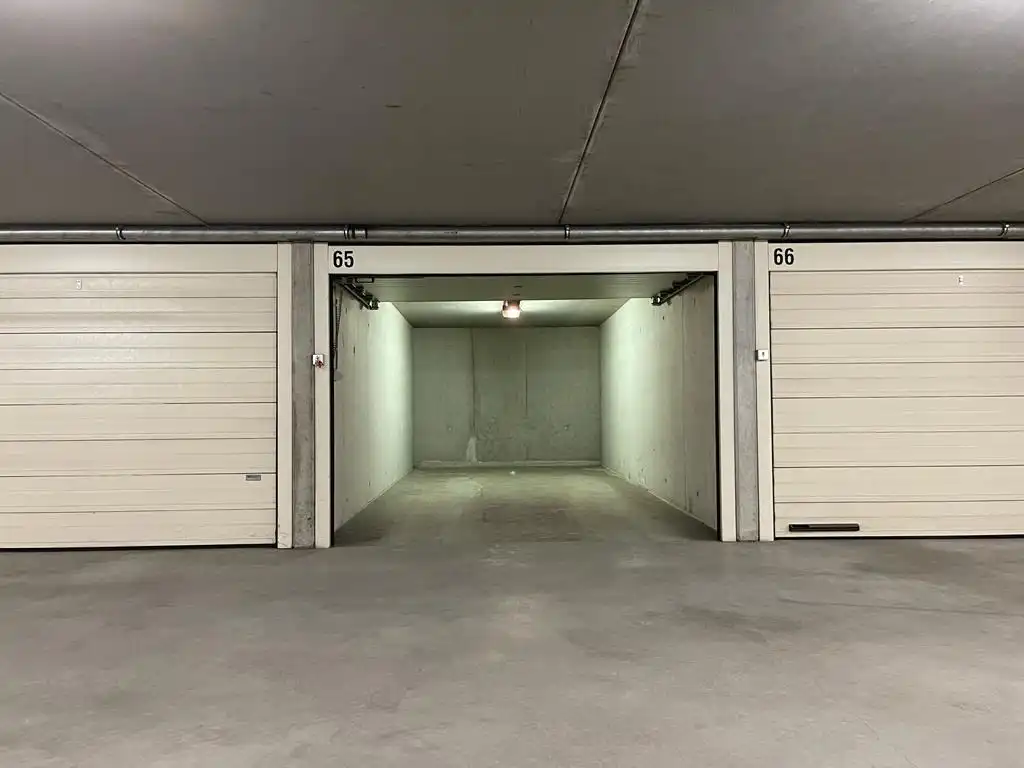 RUIME GARAGEBOX ONDER KINEPOLIS OOSTENDE  foto {{pictureIndex}}