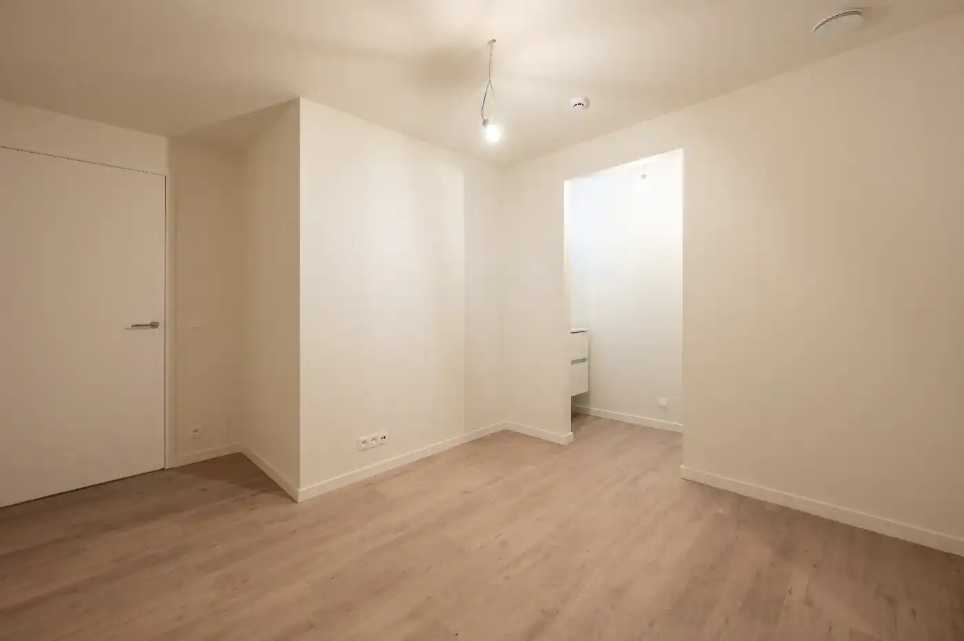Stijlvol 2-slaapkamerappartement in iconische HOOST met westgericht terras foto 9