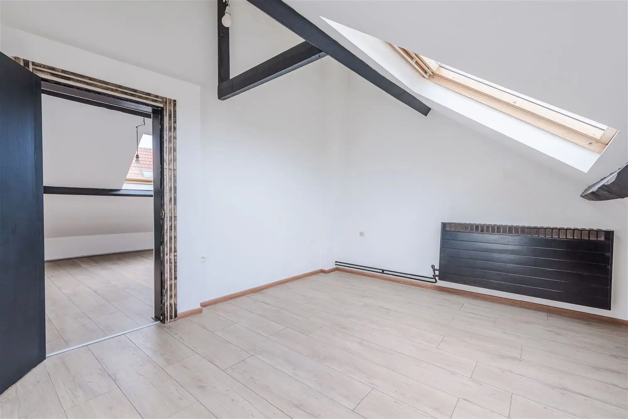 Gerenoveerde ruime gezinswoning met 4 slpks foto 27