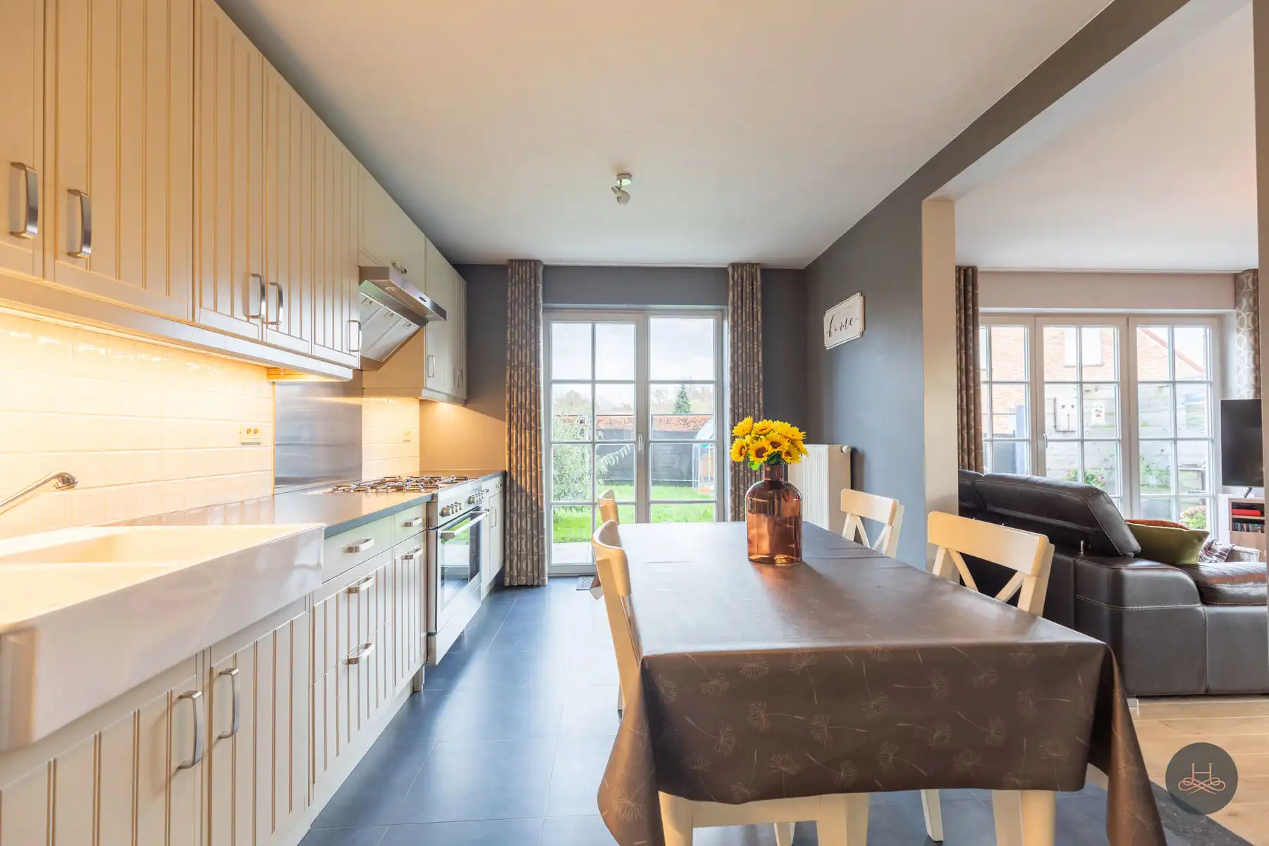 Instapklare gezinswoning met leuke tuin foto 11