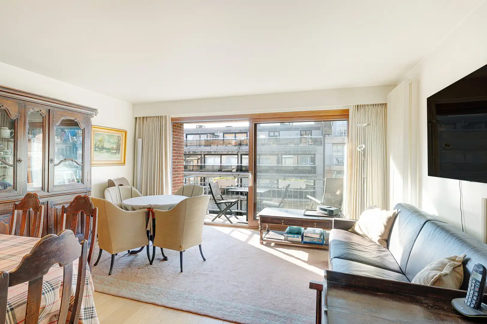 Lichtrijk appartement op enkele stappen van de Dumortierlaan. foto 3