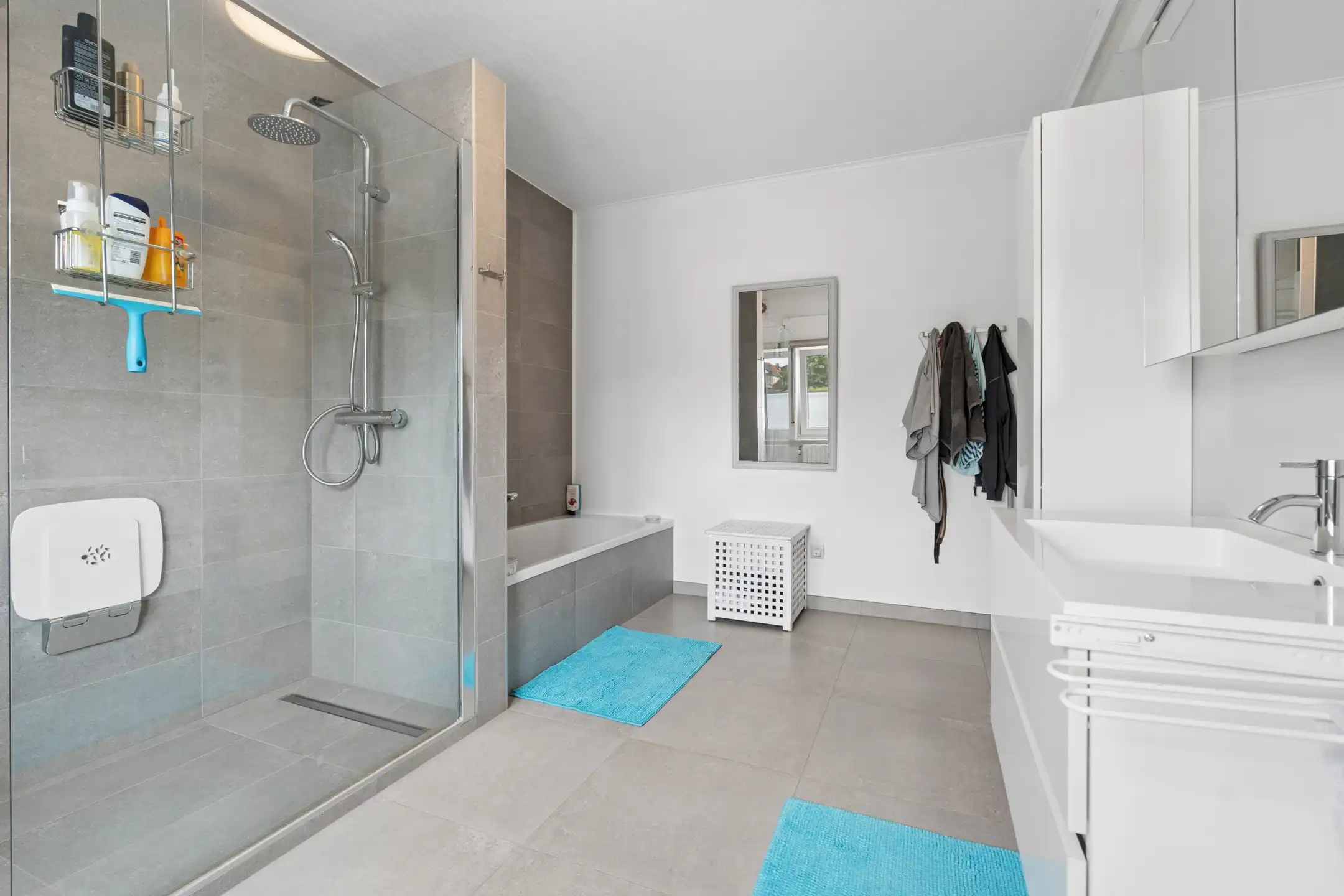 Instapklare gerenoveerde 2-gevelwoning op gunstige locatie foto 16