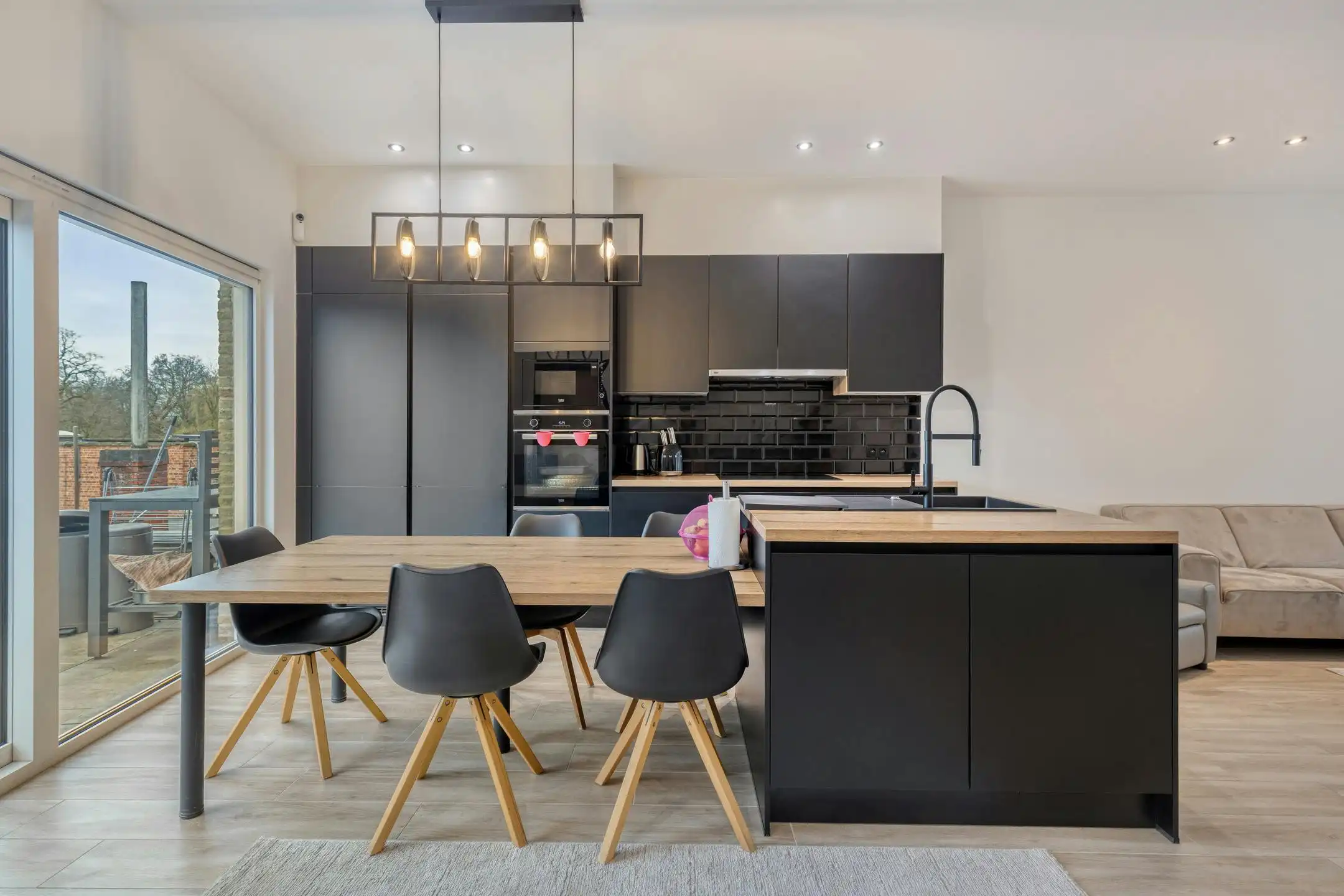 Handelshuis met 4 slaapkamers in het centrum van Oostakker foto 4