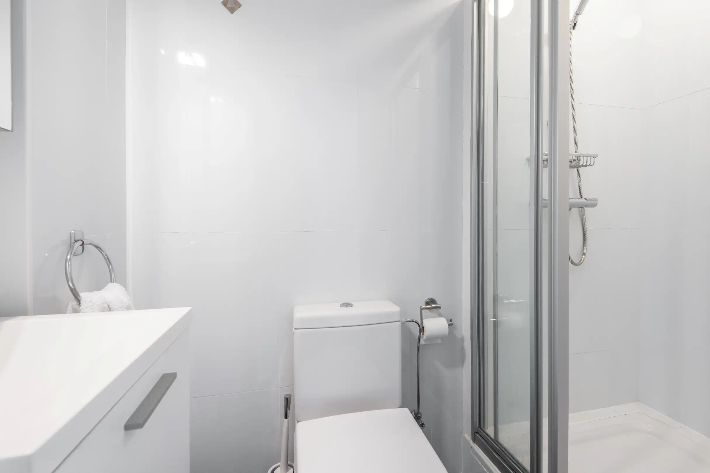 Instapklaar zuidgericht appartement, centraal gelegen dichtbij het strand en de winkels. Parking mogelijk. foto 13