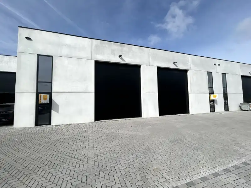 Nieuwbouw KMO-unit van 886 m² – topligging Deinze Noord foto {{pictureIndex}}
