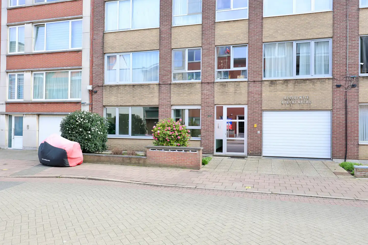 Instapklaar appartement met 2 ruime slks, tuin en parking! foto 44