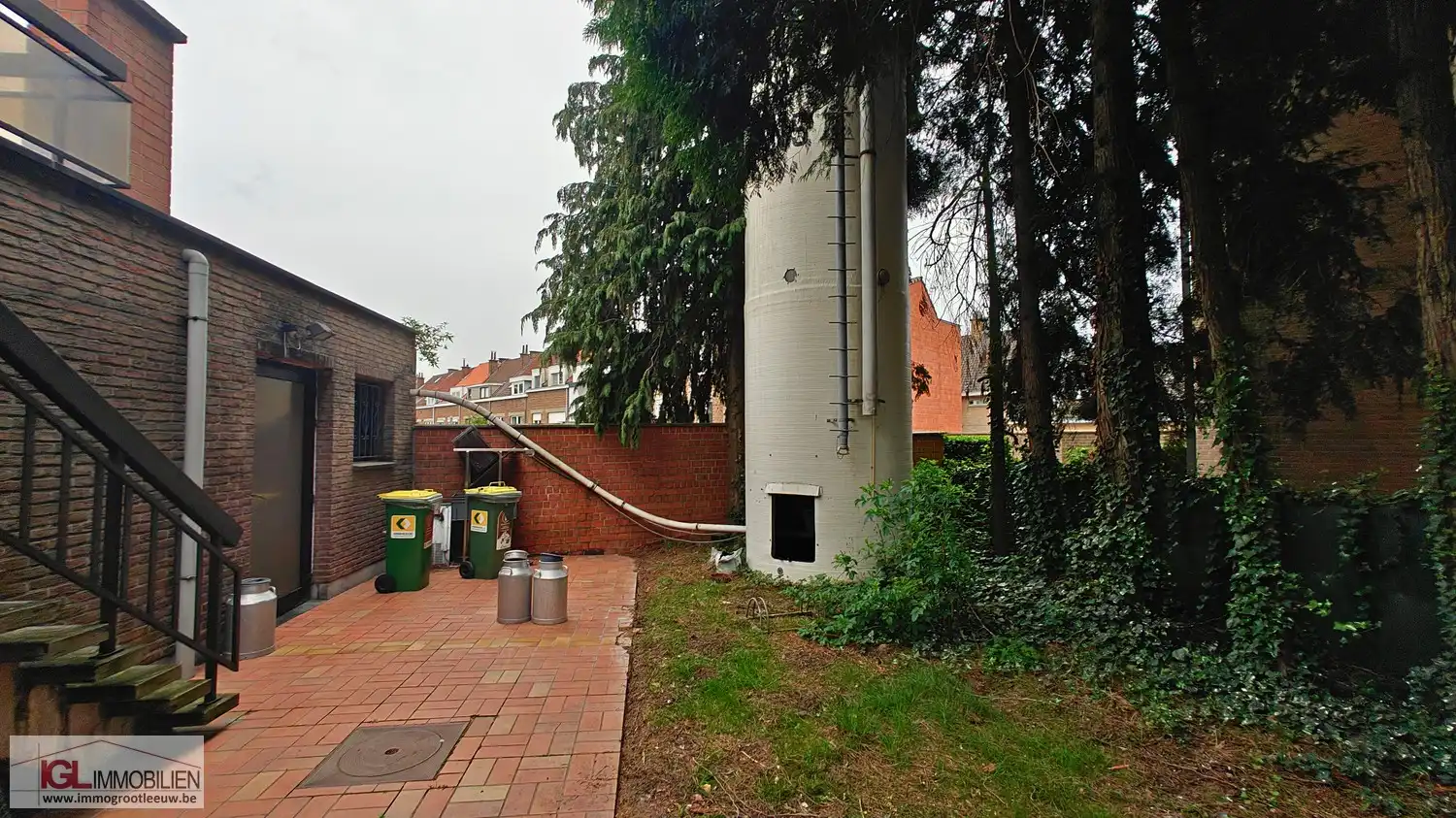 Handelspand op topliging met optimale zichtbaarheid langsheen Bergensesteenweg met veel parking en twee woongelegenheden! foto 12