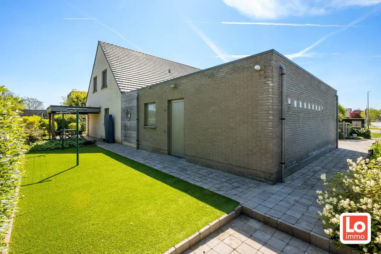 Instap klare open woning met ruime inpandige garage en gezellige tuin op een rustige locatie en toch nabij het centrum van Lochristi! foto 37