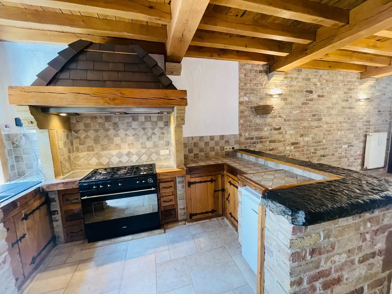 Brugge centrum, in charmante rustige straat,  NETTE KARAKTERVOLLE KNUSSE STADSWONING met patio en 2 ruime slaapkamers foto 3