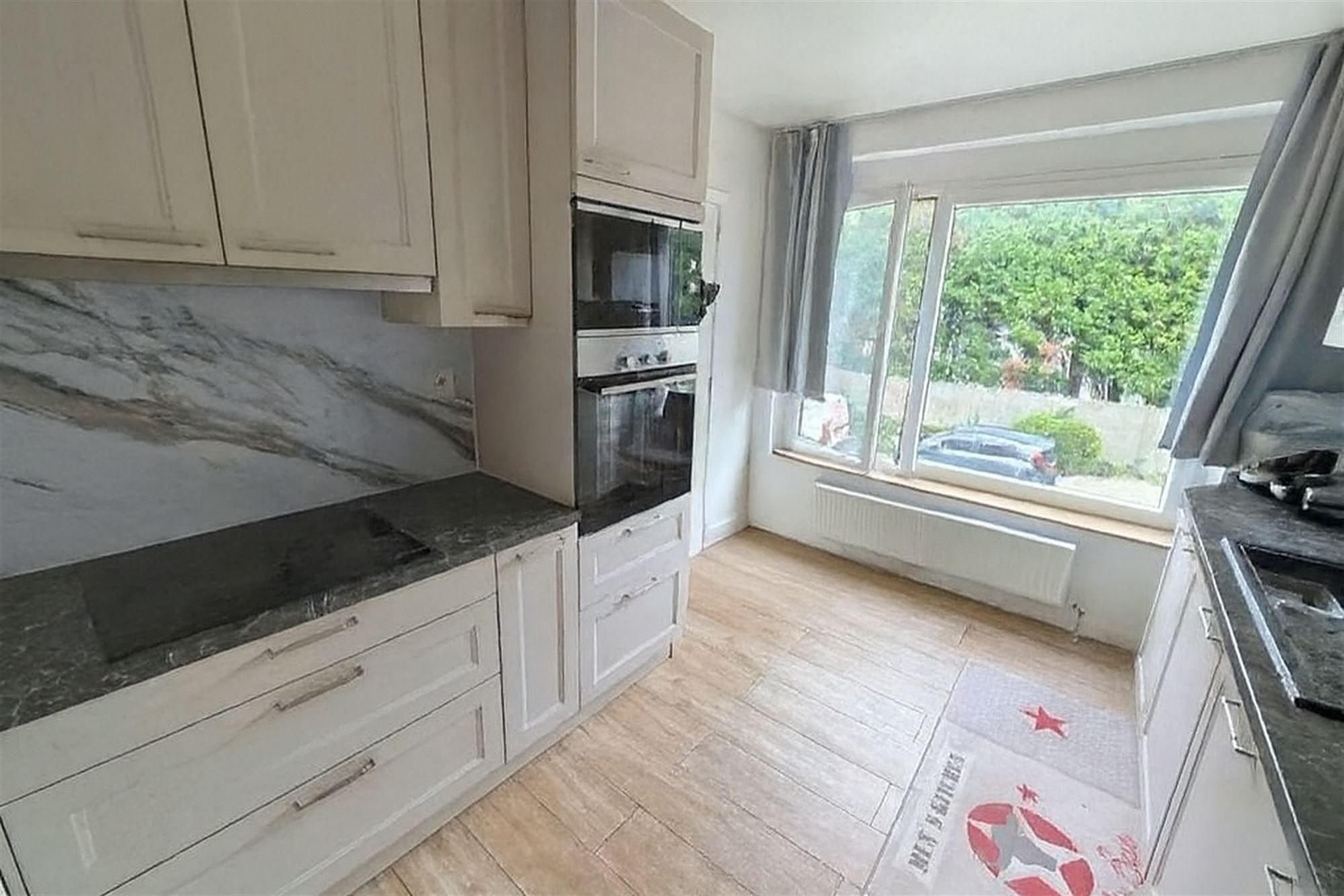 Instapklaar 2-slaapkamer appartement met terras en garage foto 7