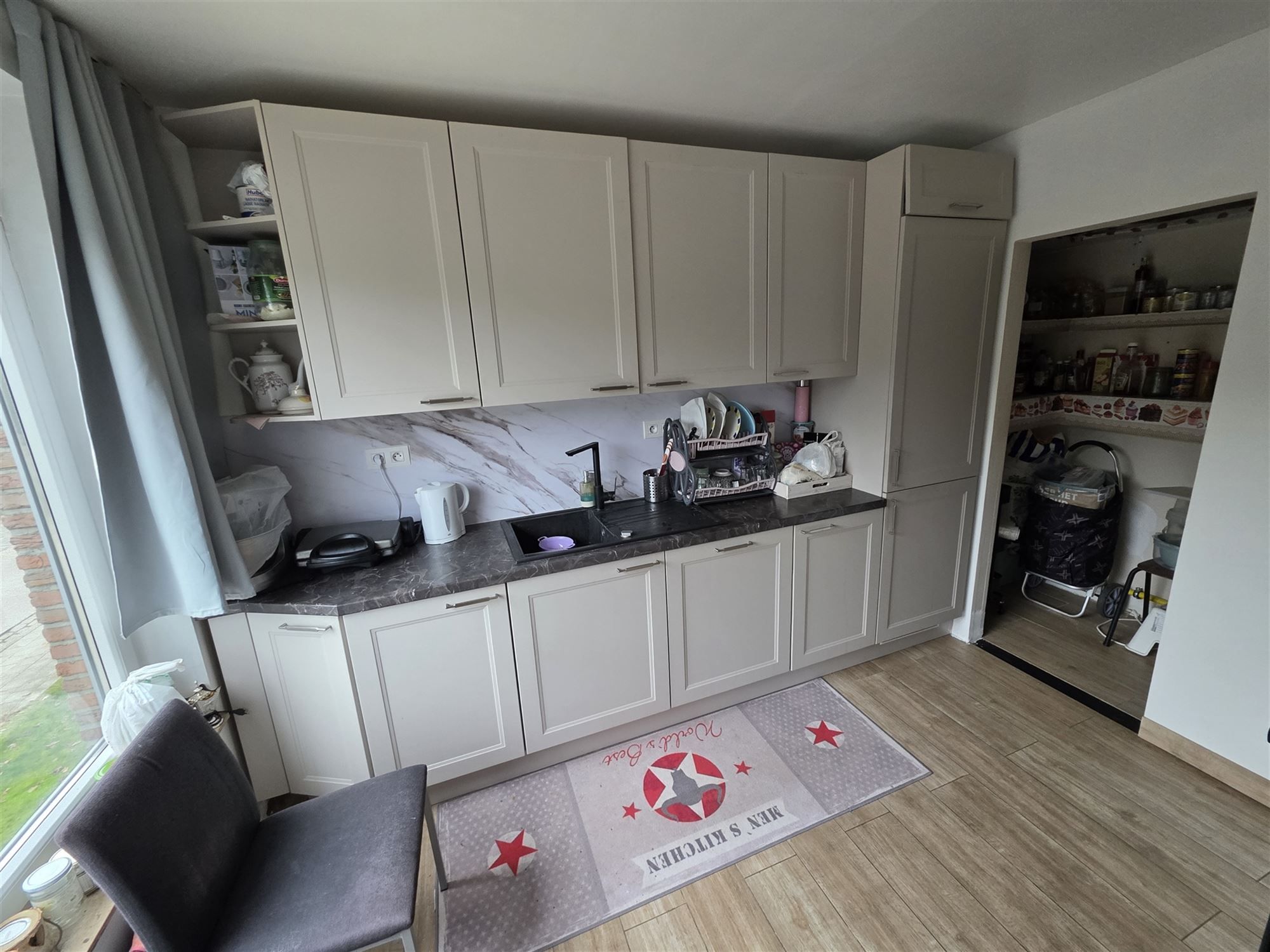 Instapklaar 2-slaapkamer appartement met terras en garage foto 8