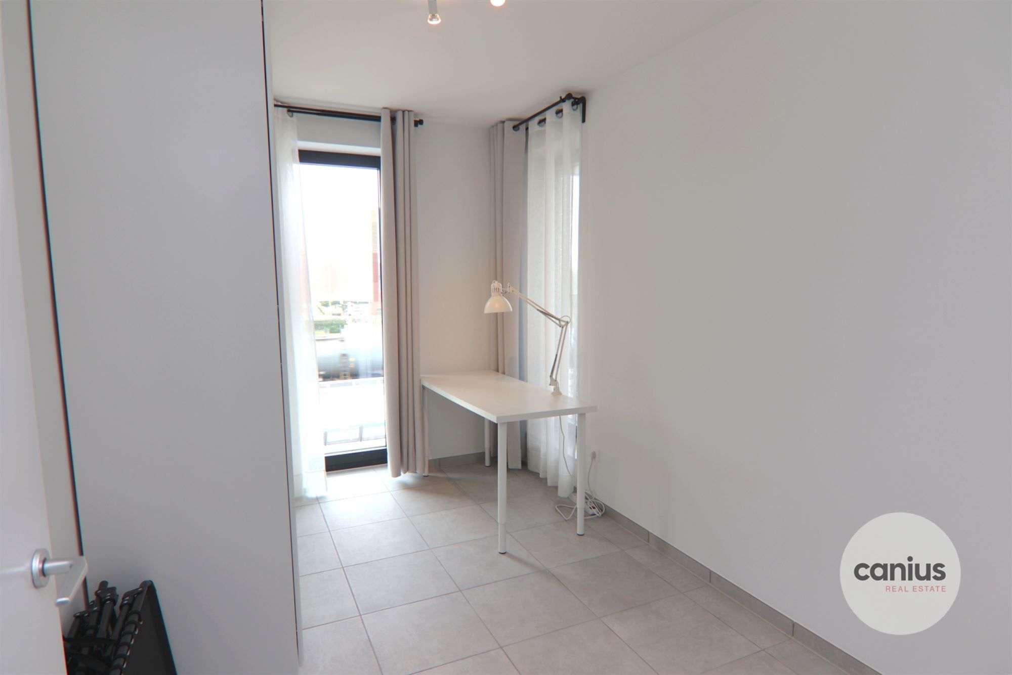 APPARTEMENT MET 2 SLPKS NABIJ HET CENTRUM foto 9