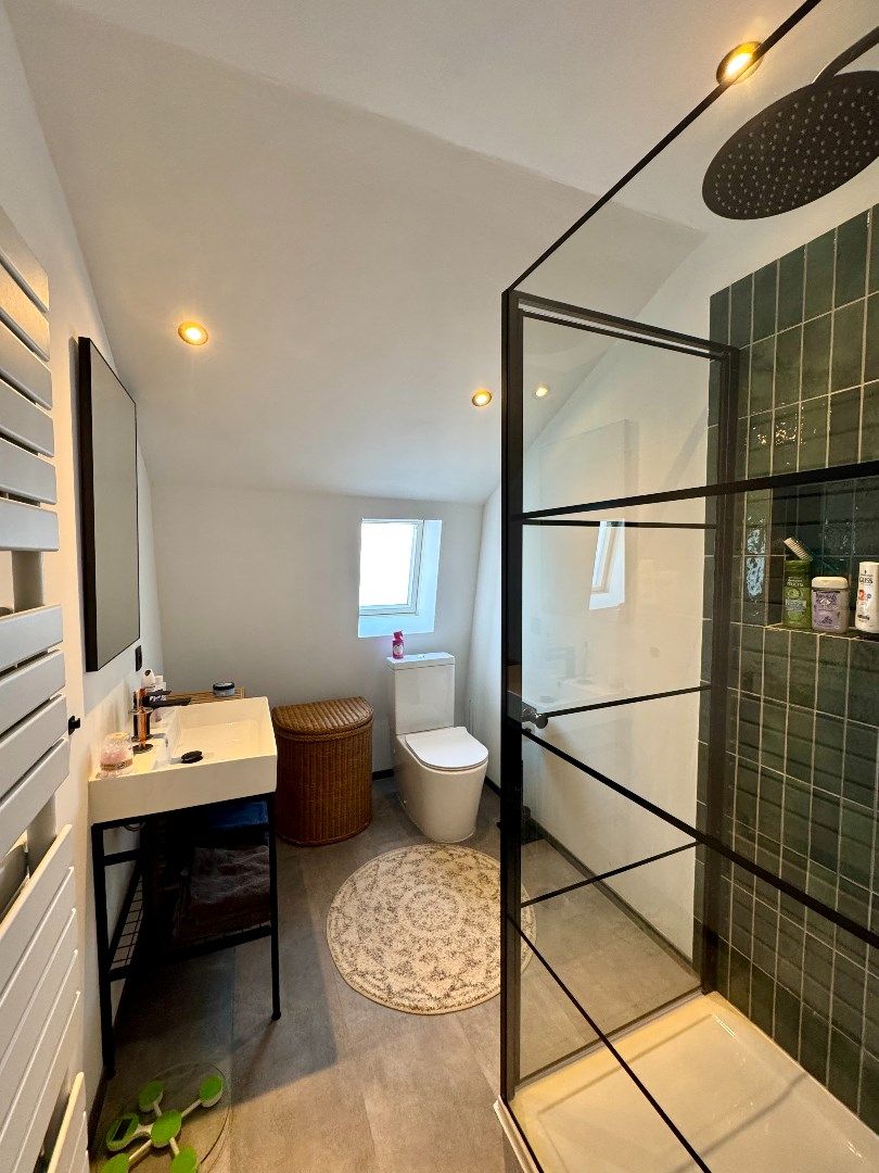 GERENOVEERDE WONING MET 2 SLPKS, TUIN EN GARAGE foto 13