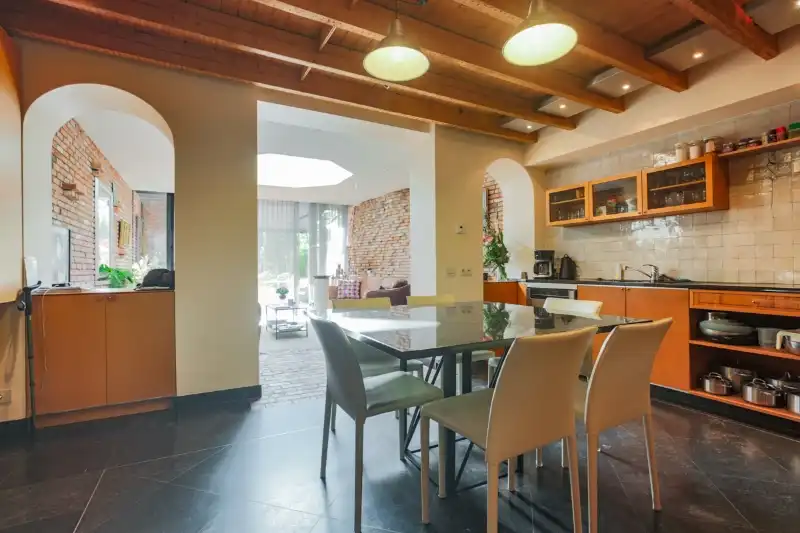 Unieke, instapklare  burgerwoning met 3 slaapkamers, aparte duplex- studio (co- housing, student...), Italiaanse tuin...(Energielabel B,  zonnepanelen...) foto 4