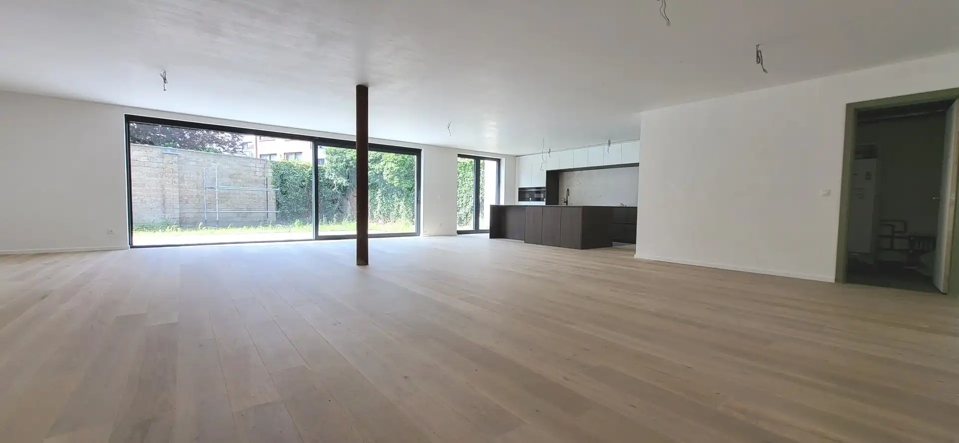 Instapklaar gelijkvloers appartement met 3 slaapkamers, dressing, 2 badkamers, ruim terras en tuin foto 5